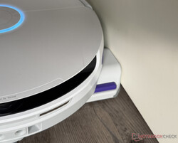 When extended, the wiping roller had partial contact with the furniture
