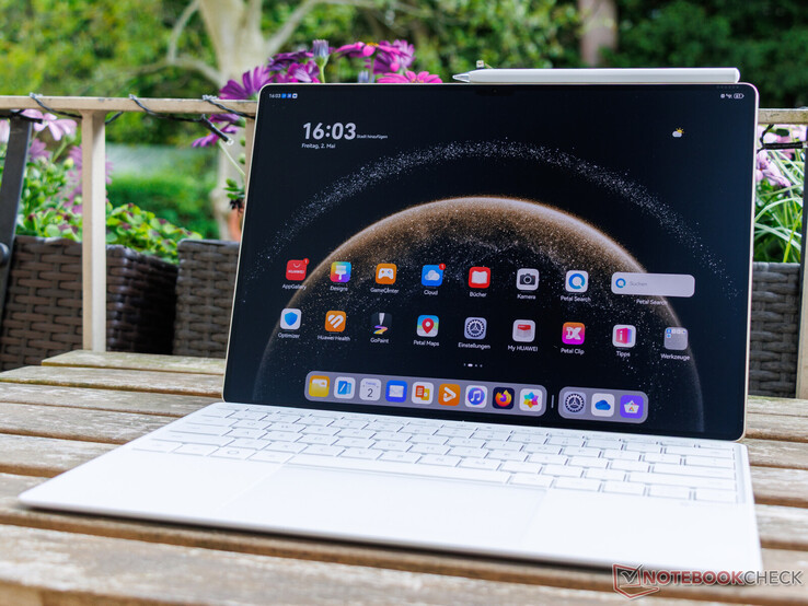 A picture of the Huawei MatePad 13.2 (2025) for reference. (Image source: Notebookcheck)