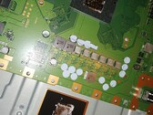 Disassembled PS5s can damage the barrier and lead to liquid metal spillage on the console's APU. (Image Source: @68logic on Twitter)