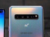 Tech journalists have noticed something unusual about the Galaxy S10 5G sold by Sprint. (Source: The Verge)