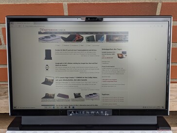 Alienware m15 R4 in outdoor use