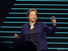 Dr. Lisa Su unveils the 64-core AMD Threadripper 3990X at CES 2020.