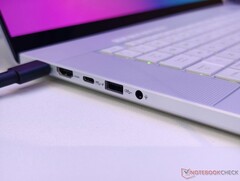 华硕 ROG Zephyrus G16 I/O（图片来自 Notebookcheck）