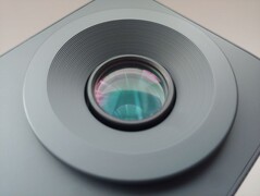 The projector does not come with a lens cap. (Image source: Notebookcheck)
