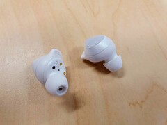 The Galaxy Buds+ are said to look similar to the current model. (Source: Notebookcheck)