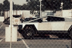 The Cybertruck's air suspension may help it gain ground clearance, but suspension travel and articulation are all still shrouded in mystery. (Image source: Adan Guajardo on X - edited)