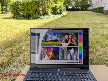 16-inch Lenovo Legion Pro 5i gaming laptop OLED screen (Image source: Christian Hintze)