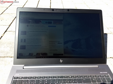 Using the ZBook 15u G5 outside in the sunshine