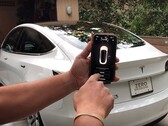 Tesla releases watered-down Actually Smart Summon in Europe and the Middle East (Image source: Hector Perez on YouTube)