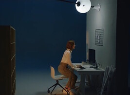 Adjusts color temperature automatically (image source: product video screenshot)