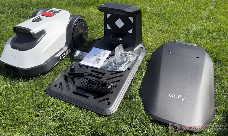 Scope of delivery of the Eufy C15 in the version with garage
