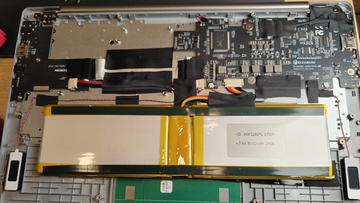 CrowView Note innards and battery