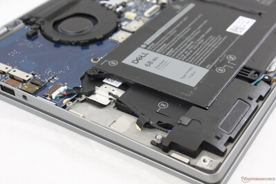 Stereo speakers along the front edge of the chassis. The palm rests vibrate slightly to the touch when on high volume settings Stereo speakers along the front edge of the chassis. The palm rests vibrate slightly to the touch when on high volume settings