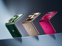 Motorola Razr Ultra comes in four finishes, including a wood and an Alcantara finish. (Image source: Motorola)