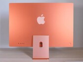 After reports of crooked iMacs surfaced, Macrumors noticed that its review unit also exhibited the fault. (Image: Macrumors)