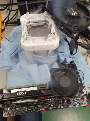 LN2 testbed for AMD Ryzen 7 3800X OC. (Source: Guru3D)