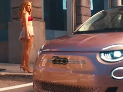 FIAT reveals the second drop of the Fiat 500e EV in collaboration with JLo. (Source: FIAT USA on YouTube)