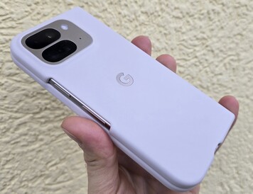 Google Pixel 9 Pro Fold smartphone Notebookcheck review (image source: Marcus Herbrich)