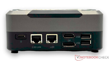 Rear: mains connection (19 V; 5 A), LAN (2.5G), LAN (1.0G), HDMI 2.1, DP1.4 (4K@144Hz), 2x USB 2.0