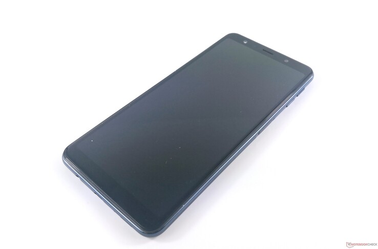 Samsung Galaxy A7 (2018) Smartphone Review - NotebookCheck.net Reviews