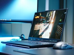 The Lenovo Legion Pro 7i 16 Gen 10 is rather chunky at 2.643 kg (5.83 lbs.). (Image source: Alex Waetzel for NotebookcheckReviews)