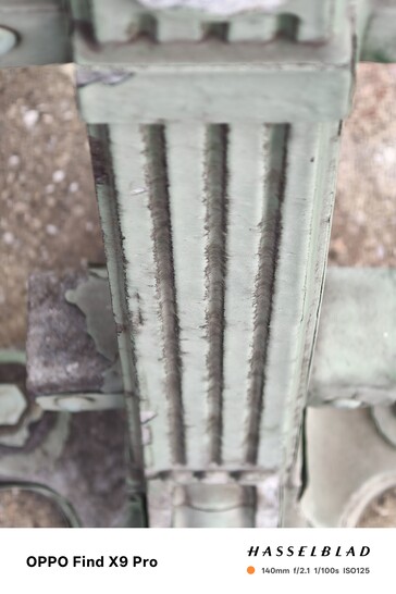 Oppo Find X9 Pro without lens mount shows accurate colors.