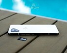 OSOM OV1, позже выпущенный как Solana Saga, был единственным телефоном компании. (Источник изображения: OSOM)