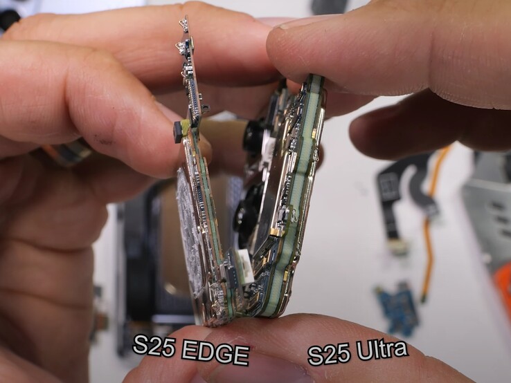 The mainboard of the Galaxy S25 Edge is significantly thinner than that of the Galaxy S25 Ultra. (Image source: JerryRigEverything)