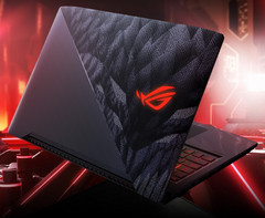 The Strix Hero edition features a custom design on the outer display casing. (Source: Asus)