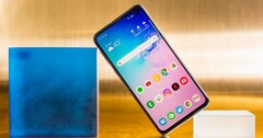 There may be no Galaxy S10e successor. (Source: Mashable)