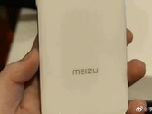The "Meizu 20 Pro" in the wild. (Source: Leon Angang via Weibo)
