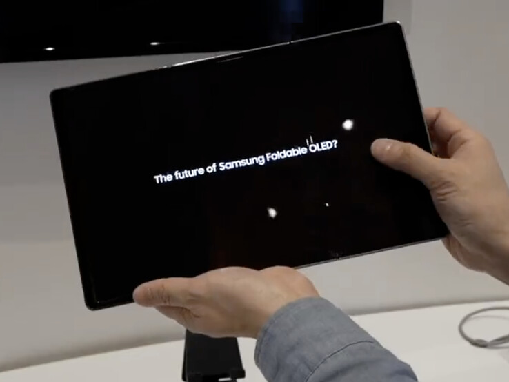 The Flex G folds out to create a circa 10-inch canvas. (Image source: Samsung Display)