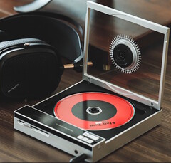 The Shanling EC Zero AKM portable CD player comes with Bluetooth transmission, CD ripping, and USB DAC capabilities. (Image source: Shanling)
