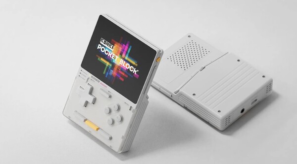 The Ayaneo Konkr Pocket Block doesn't have a cooling fan.