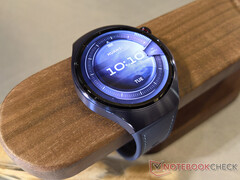 The Huawei Watch 5 starts at €449 in the EU. Pictured: the smartwatch in purple. (Image source: Notebookcheck)