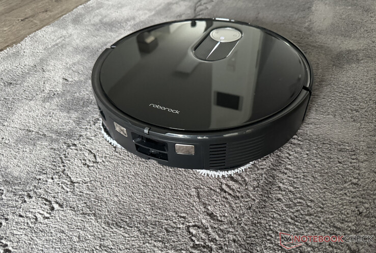 The side brush leaves slight marks on high-pile carpets