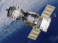 An image showing a Russian satellite orbiting the Earth. (Image source: WikiImages - Pixabay)