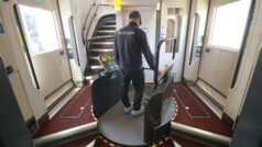 Wheelchair lift in the TGV M