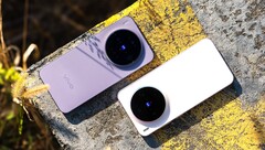 In a comparison test between the compact Vivo X300 and the Samsung Galaxy S25 Ultra, the latter doesn&#039;t fare well. (Image source: Weibo)