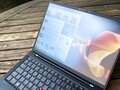 The Lenovo ThinkPad X1 Carbon is a compact device with a reserved, functional aesthetic. (Image source: Notebookcheck)