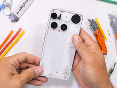 The Nothing Phone (3). (Image source: JerryRigEverything via YouTube)