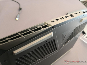 Rear design reminds us a lot of the Alienware series