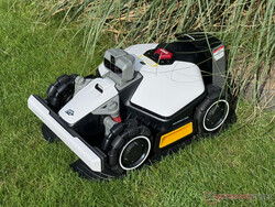 Luba Mini AWD LiDAR 1500 during charging