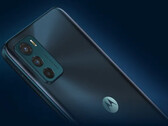 The Moto G42 comes in Atlantic Green and Metallic Rosé colourways. (Image source: Motorola)