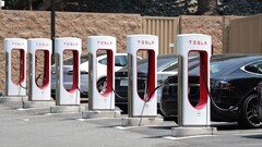 Tesla annouces virtually queuing solution to combat driver confrontations at Supercharger sites (Image source: Tesla)