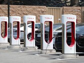 Tesla annouces virtually queuing solution to combat driver confrontations at Supercharger sites (Image source: Tesla)