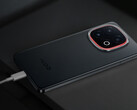 iQOO's upcoming flagship could pack a 7,000 mAh battery. Pictured: iQOO 13. (Image source: iQOO)