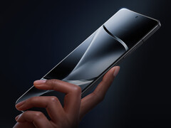 Motorola's latest 'Air' smartphone features a curved display and is 6.99 mm thick. (Image source: Motorola)