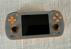 Some Retroid Pocket Mini early adopters have received the wrong colour option. (Image source: via Joey's Retro Handhelds)