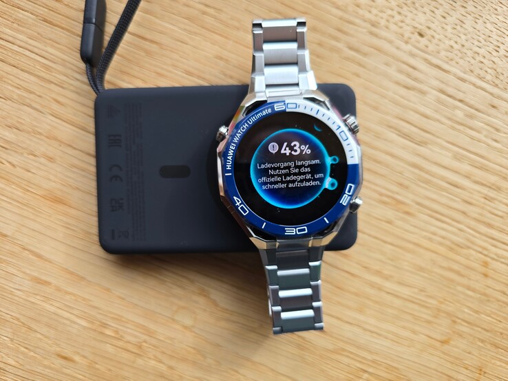 The PicoGo AM52 also charges Qi-enabled smartwatches